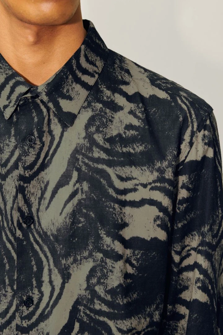 Klassisches Hemd In Slim Fit Mit Animal-Print Grün 6 Klassisches Hemd In Slim Fit Mit Animal-Print Grün - Image 4