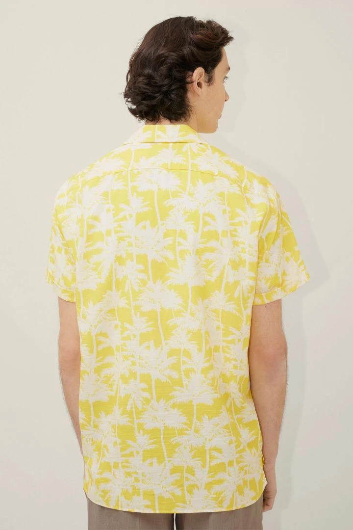 Kurzarmhemd Mit Camp Collar Und Floralem All-Over-Print Gelb 5 Kurzarmhemd Mit Camp Collar Und Floralem All-Over-Print Gelb - Image 3