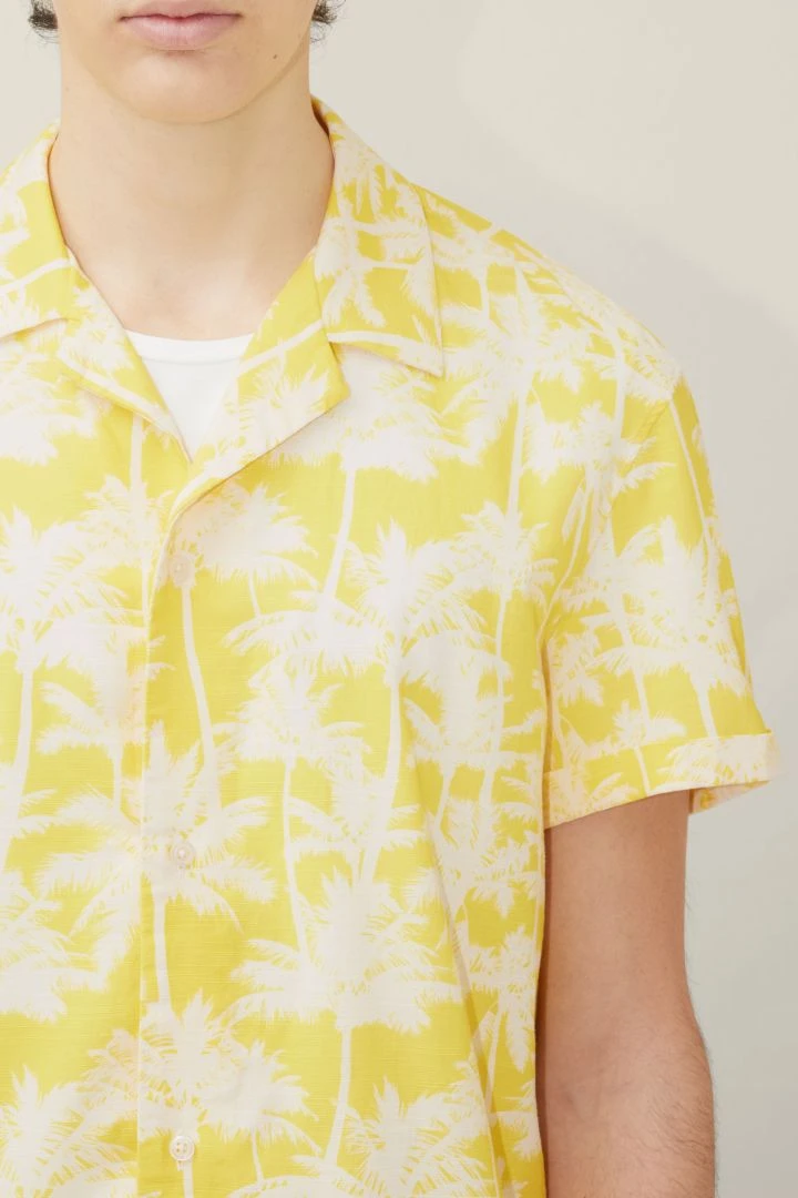 Kurzarmhemd Mit Camp Collar Und Floralem All-Over-Print Gelb 6 Kurzarmhemd Mit Camp Collar Und Floralem All-Over-Print Gelb - Image 4