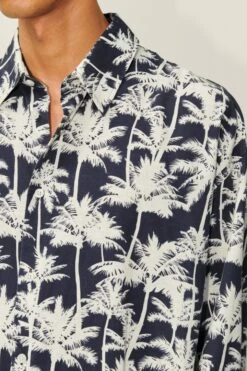 Oversized Hemd Mit All-Over Palmen-Print Blau -Drykorn Geschäft 10 47 126071 47319 OMANOC 3000 04 1852d67cc140633f068cb071089fe2ac9fc80bfc 720x1080