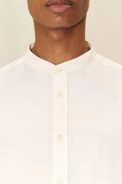 DRYKORN Hemd Mit Stehkragen Aus Lyocell-Baumwoll-Mix Off_white -Drykorn Geschäft 10 47 128001 47254 TAROK 1930 05 7d4d0e77886b2318a28277edbe00f60f2b94d1cf 720x1080