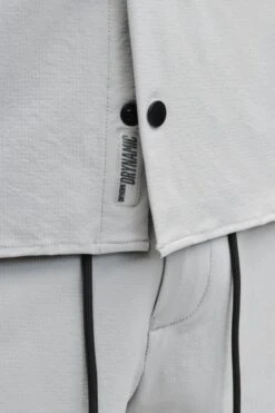 Casual Hemd Mit Brusttaschen In Technischem Ripstop Grau -Drykorn Geschäft 10 47 134130 47317 LOID 6601 05 1b0d60316e661ff88b2321795e9ad7f243354c92 720x1080