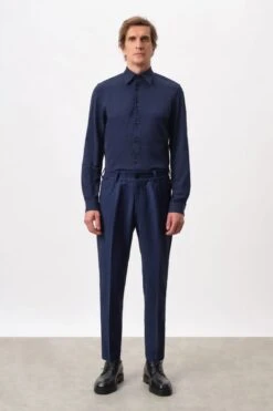 Tight Fit Hemd In Elastischer Baumwolle Blau 10 Tight Fit Hemd In Elastischer Baumwolle Blau -Drykorn Geschäft 10 47 136169 47268 ZED 3302 02 8f05de047aaabd45068bc410be01c0e37f4b942a 720x1080