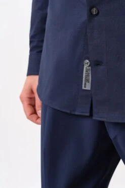 Tight Fit Hemd In Elastischer Baumwolle Blau 14 Tight Fit Hemd In Elastischer Baumwolle Blau -Drykorn Geschäft 10 47 136169 47268 ZED 3302 06 1536c7f9e4ee1c3a075b4e3494e507824692efe2 720x1080