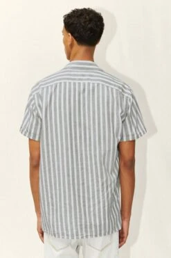 DRYKORN Kurzarmhemd Mit Camp Collar Und Längsstreifen Grün -Drykorn Geschäft 10 47 144054 47217 BIJAN 2503 03 27ccfd0c43dc995d5b34170e52e9a027f755530b 720x1080