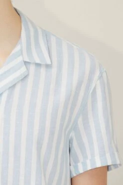 DRYKORN Kurzarmhemd Mit Camp Collar Und Längsstreifen Blau -Drykorn Geschäft 10 47 144054 47217 BIJAN 3900 04 84c0c47d5ae343436af873cf2b4777ff1dcb5f9b 720x1080