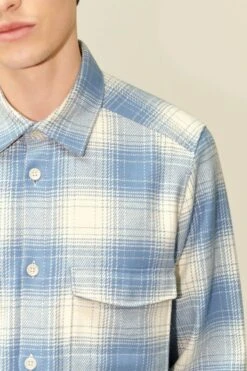 DRYKORN Relaxed Fit Overshirt Aus Robuster Baumwolle Blau -Drykorn Geschäft 10 47 146422 47345 GUNRAY 3712 04 cf77f81db3be8db33530c280fbd4015a0c81617a 720x1080