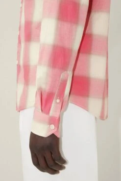 DRYKORN Relaxed Fit Shirt Mit Karomuster Rosa -Drykorn Geschäft 10 47 148067 47279 LAREMTO 5602 05 3eb8b087ab23a5a11deecb844b3e86c02c4bdc02 720x1080