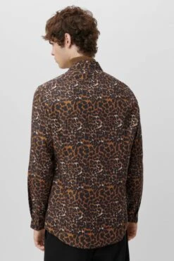 Klassisches Hemd In Slim Fit Mit Animal-Print Braun -Drykorn Geschäft 10 47 152139 47188 RUBEN 1303 03 d679368ea6974f51f19864cb8f6a4324741b366a 720x1080