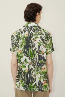 DRYKORN Kurzarmhemd Mit Camp Collar Und Floralem All-Over-Print Grün -Drykorn Geschäft 10 47 152158 47217 BIJAN 2601 03 95310927cfb156eca685e70a7ebc2bed63fddcad 720x1080
