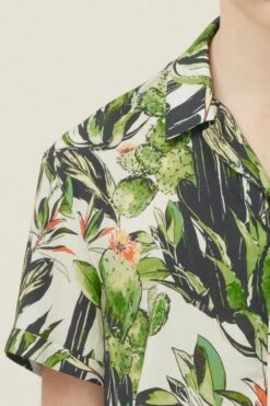 DRYKORN Kurzarmhemd Mit Camp Collar Und Floralem All-Over-Print Grün -Drykorn Geschäft 10 47 152158 47217 BIJAN 2601 04 7dbe338af59946140cb4ca4e7e1cf6499cb7dcfd 720x1080