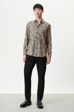 DRYKORN Regular Fit Hemd In Gebrushter Baumwolle Braun 8 DRYKORN Regular Fit Hemd In Gebrushter Baumwolle Braun -Drykorn Geschäft 10 47 152178 47350 RAMIS 1400 02 47bd920b4bda90cd5a356ef5e09c79628323884c 720x1080