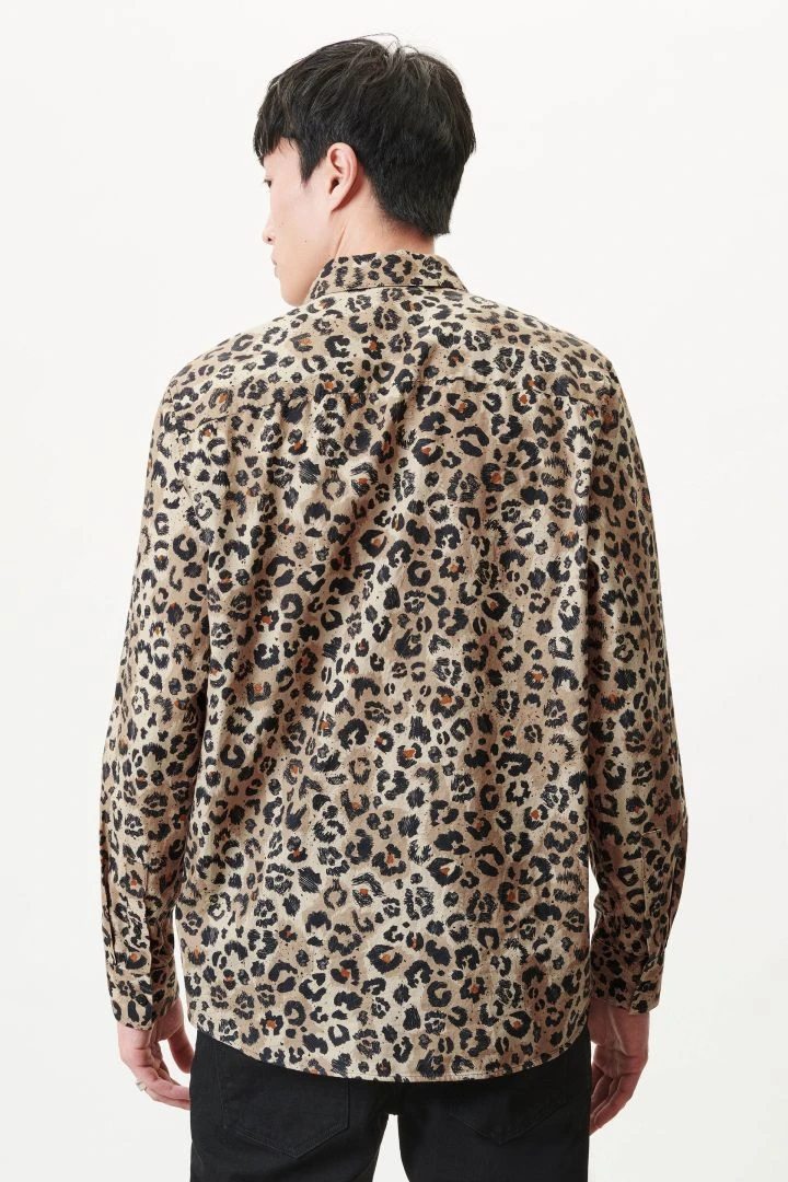 DRYKORN Regular Fit Hemd In Gebrushter Baumwolle Braun 5 DRYKORN Regular Fit Hemd In Gebrushter Baumwolle Braun - Image 3