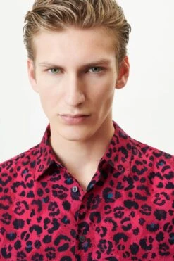 DRYKORN Regular Fit Hemd In Gebrushter Baumwolle Rot -Drykorn Geschäft 10 47 152178 47350 RAMIS 5400 04 4f7b8caeb25d5efada549d88d11ed449a18f7c24 720x1080