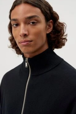 Softe Basic Zip-Jacke Schwarz -Drykorn Geschäft 10 48 420001 48726 ANTONIO 1000 05 72c173f1b431531138e4d20afb6aaec8883f818a 720x1080