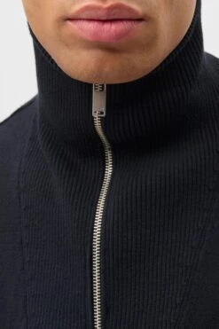 DRYKORN Half-Zip Pullover Schwarz 11 DRYKORN Half-Zip Pullover Schwarz -Drykorn Geschäft 10 48 420001 48835 KIANO 1000 04 0ded9daaa75d262adf8527eaa88ee2b34662a75c 720x1080