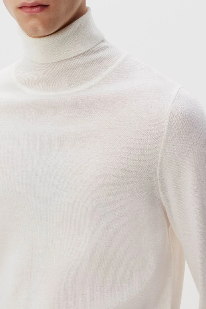 DRYKORN Rollkragenpullover In Merinowolle Off_white 6 DRYKORN Rollkragenpullover In Merinowolle Off_white - Image 4