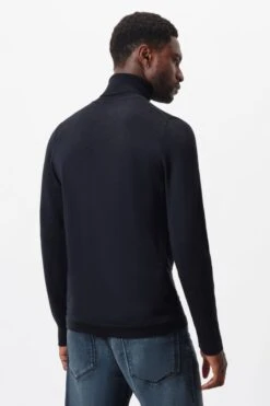 DRYKORN Rollkragenpullover In Merinowolle Blau -Drykorn Geschäft 10 48 420002 48363 JOEY 3100 03 9129aed97540b7795db7c2d8fa9f8efd5fd3cee9 720x1080