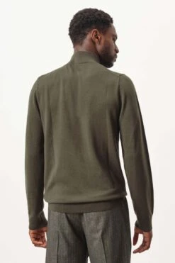 DRYKORN Strickpullover Mit Turtle In Merinowolle Braun -Drykorn Geschäft 10 48 420002 48577 WATSON 1108 03 dfb31364e9fdad66f5d9566f4fcb2d51b670a588 720x1080