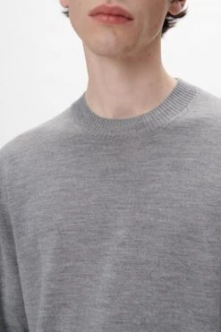 Rundhalspullover In Merinowolle Grau -Drykorn Geschäft 10 48 420002 48703 VINCENT 6300 04 ca68877b983c69b1d6c3f42c90947439ce6b59bd 720x1080