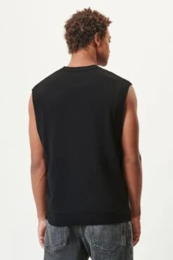 DRYKORN Rundhals Pullunder In Merinowolle Schwarz -Drykorn Geschäft 10 48 420002 48842 JIMMY 1000 03 d607a9bc847d3413369dd4ae5d35188bf3bf7282 720x1080