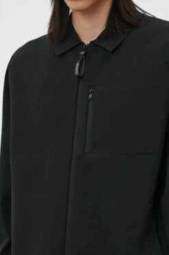 Zipjacke Aus Leichtem Material Schwarz -Drykorn Geschäft 10 48 420025 48798 ALEXIS 1000 04 2d4087aff0237affbe82b055999047367d8da350 720x1080