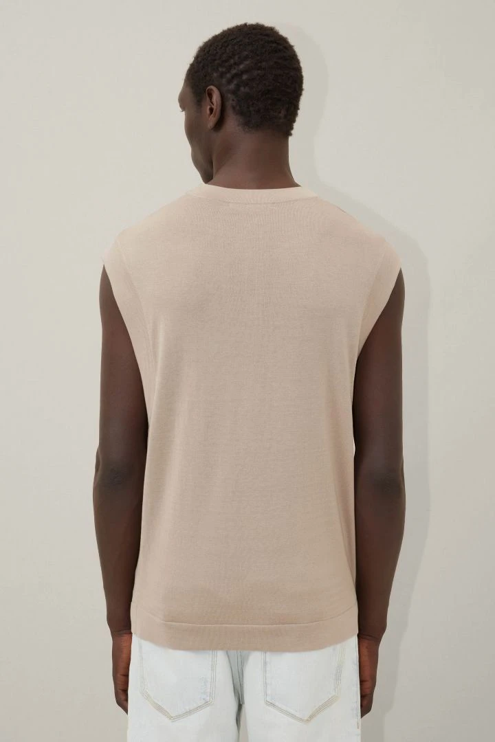 DRYKORN Rundhals Pullunder Braun 5 DRYKORN Rundhals Pullunder Braun - Image 3