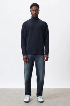 DRYKORN Rollkragenpullover In Baumwoll-Mix Blau -Drykorn Geschäft 10 48 420122 48778 MASON 3000 02 426a8b81b0ba0dd2a44d092439eb760a93602f22 720x1080