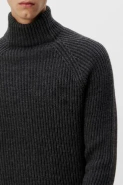 DRYKORN Rollkragenpullover In Alpaka-Mix Grau -Drykorn Geschäft 10 48 422001 48730 ARVID 6200 04 6c234a0d6a901de73183ed4be9bc53142a846b0f 720x1080