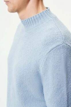 DRYKORN Stehkragenpullover In Boucle-Optik Blau -Drykorn Geschäft 10 48 422002 48685 ZAYN 3712 04 bd58af17983e3943539586546f8da4a33949f676 720x1080