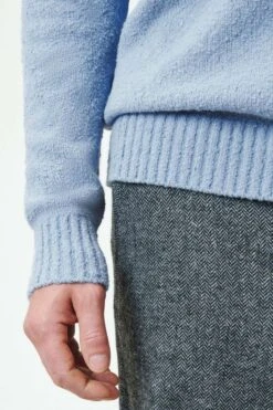 DRYKORN Stehkragenpullover In Boucle-Optik Blau -Drykorn Geschäft 10 48 422002 48685 ZAYN 3712 05 2ff9997738a9317f768f4d0bb30f800533669343 720x1080