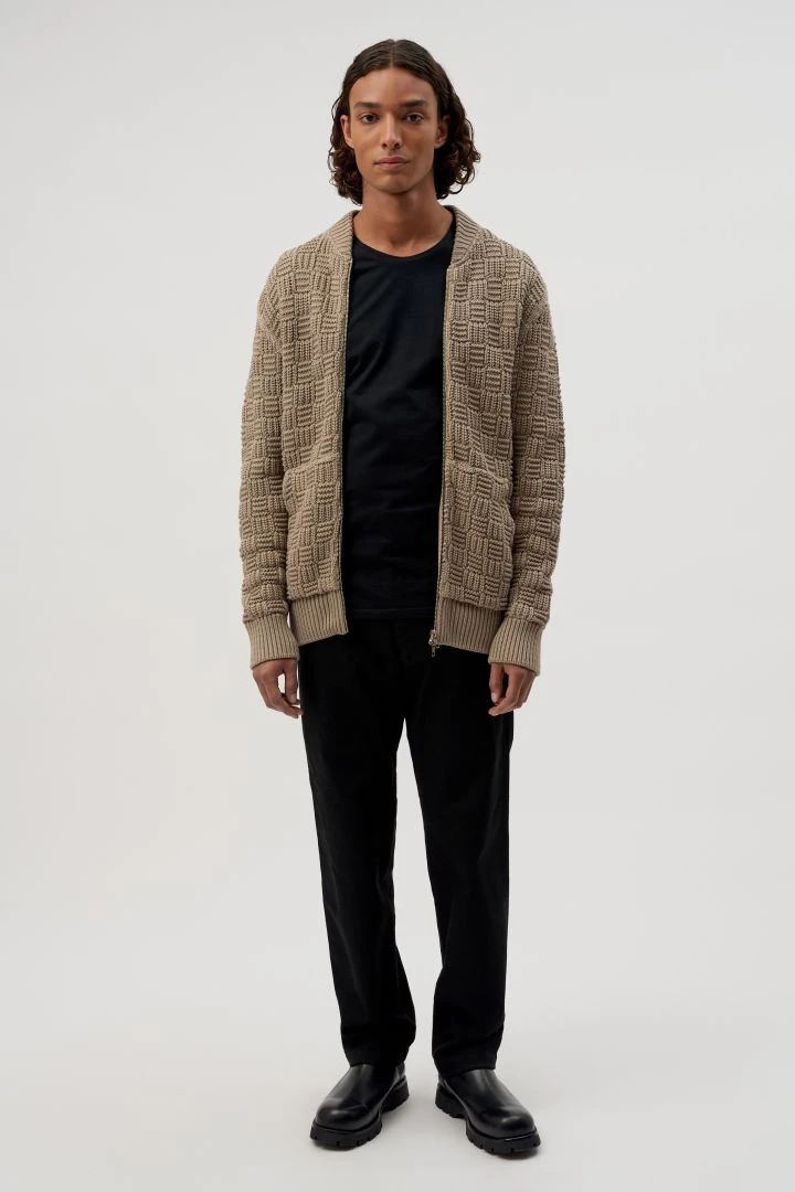 DRYKORN Strick Bomberjacke Mit Struktur Braun 4 DRYKORN Strick Bomberjacke Mit Struktur Braun - Image 2