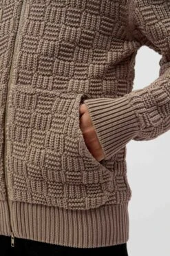 DRYKORN Strick Bomberjacke Mit Struktur Braun 12 DRYKORN Strick Bomberjacke Mit Struktur Braun -Drykorn Geschäft 10 48 422034 48814 MAX 1705 04 5d031adbdcd8a6b25f539e3771bed7d07bcad3d0 720x1080