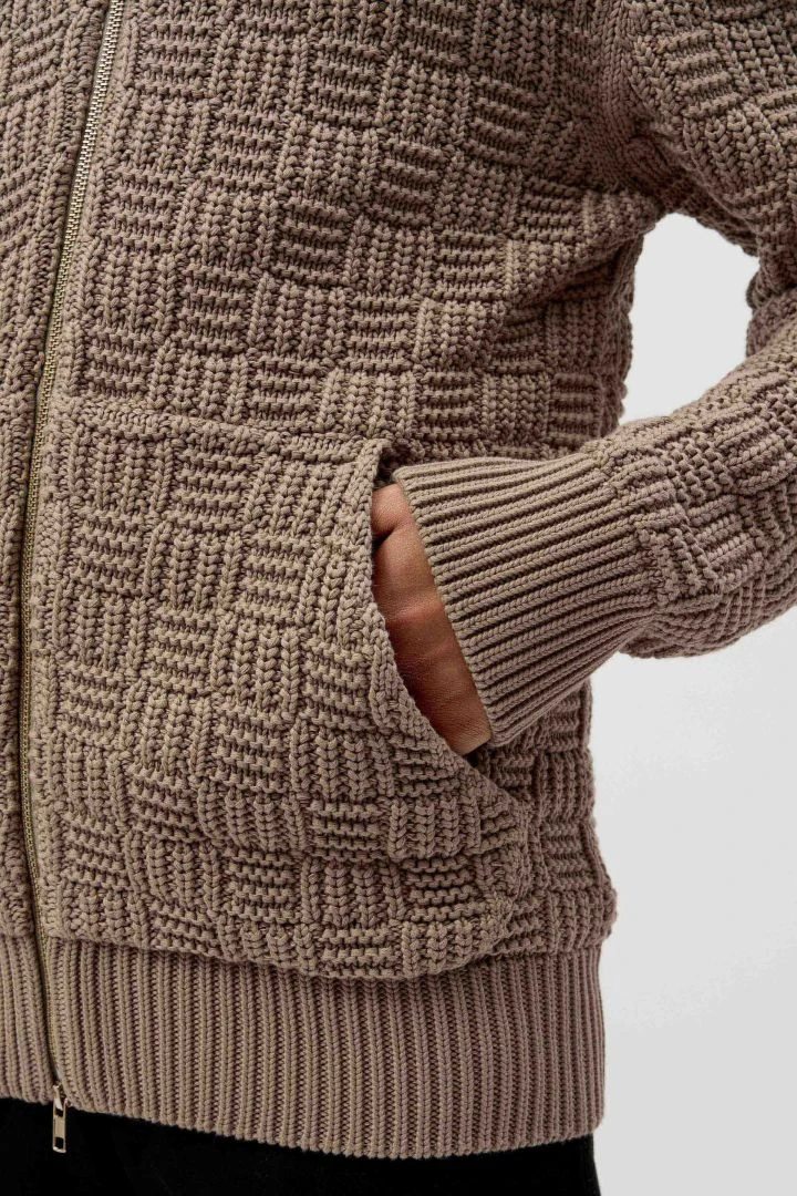 DRYKORN Strick Bomberjacke Mit Struktur Braun 6 DRYKORN Strick Bomberjacke Mit Struktur Braun - Image 4