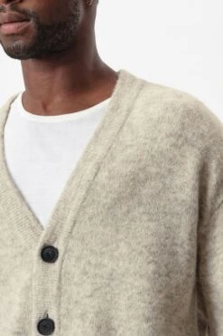 DRYKORN Strickcardigan In Woll-Mix Braun 10 DRYKORN Strickcardigan In Woll-Mix Braun -Drykorn Geschäft 10 48 422065 48823 NADIR 1818 04 4b846bf4e227e79ae2f01e70766e2e52211c71d2 720x1080