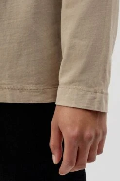 DRYKORN Longsleeve In Gewaschener Optik Braun -Drykorn Geschäft 10 49 520005 49217 NOVAK 1705 04 789b761a5f55e6aa68996f45401fe4253582bd32 720x1080