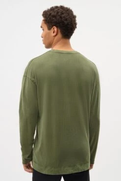 DRYKORN Longsleeve In Gewaschener Optik Grün -Drykorn Geschäft 10 49 520005 49217 NOVAK 2100 03 589f0b420cc9bd25ae4d425c70d45c376a7f67cd 720x1080
