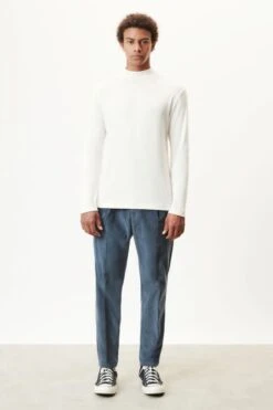 DRYKORN Sweatshirt Mit Stehkragen In Baumwoll-Mix Off_white -Drykorn Geschäft 10 49 520086 49004 MORITZ 1920 02 c37018c8a9871b095a77b48e0b4b4f6d66dc8c13 720x1080