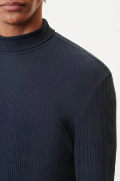 DRYKORN Turtleneck Shirt In Baumwolle Blau -Drykorn Geschäft 10 49 520166 49123 EMANUEL 3000 04 6dd9b36bee556f642acbcacc7fb6f96b58ef1b09 720x1080