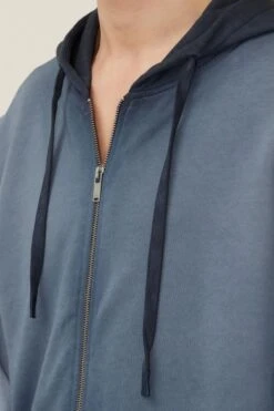 DRYKORN Zip-Hoody In Vintage Look Blau -Drykorn Geschäft 10 49 522106 49160 OSKAR 3200 04 7a55f5e6b069a17b1683898b940f8b29efa5f518 720x1080