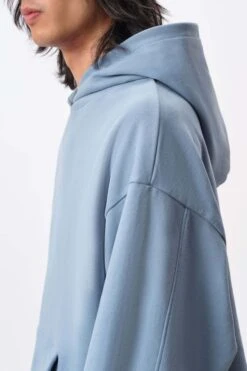 DRYKORN Oversized Hoodie Mit Rippbündchen In Baumwolle Blau -Drykorn Geschäft 10 49 522117 49238 NEKOLO 3712 04 1aacda256b41994626dbc46b6b425503e79af261 720x1080
