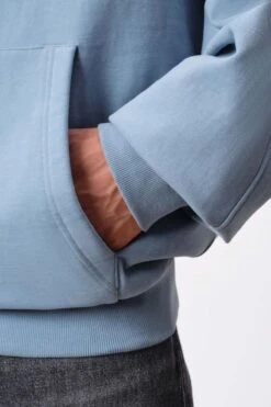 DRYKORN Oversized Hoodie Mit Rippbündchen In Baumwolle Blau -Drykorn Geschäft 10 49 522117 49238 NEKOLO 3712 05 c72480b26b541c4cbc6dfe0ec8d6eed675fd8b4f 720x1080