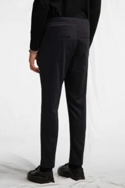 DRYKORN Jogpants Mit Tunnelzug Aus Elastischem Baumwoll-Mix Schwarz -Drykorn Geschäft 888 40 122003 40473 JEGER 1000 03 89381b9b684621117bffa243043e3e7901ca7da4 720x1080