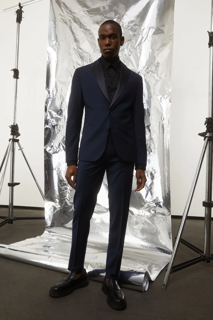 Elegantes Smoking-Sakko In Skinny Fit Mit Satin-Revers Blau 4 Elegantes Smoking-Sakko In Skinny Fit Mit Satin-Revers Blau - Image 2