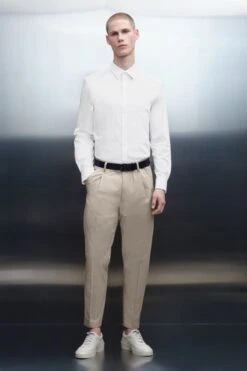 Klassisches Slim Fit Hemd Mit Kentkragen Weiß -Drykorn Geschäft 888 47 124126 47342 LUTO 6000 02 af1a0071fad6d8e8e4846bc9f1e36e5145ac857d 720x1080