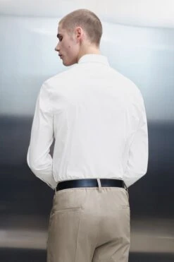Klassisches Slim Fit Hemd Mit Kentkragen Weiß -Drykorn Geschäft 888 47 124126 47342 LUTO 6000 03 4ec80dae1e96e0c4b3a14b69f3ccb473e921adfd 720x1080