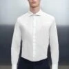Klassisches Slim Fit Hemd Mit Haifischkragen Weiß -Drykorn Geschäft 888 47 124126 47343 JEDDA 6000 01 d5d2ad5c8acced5dd46208501b7b2d40531d464f 720x1080