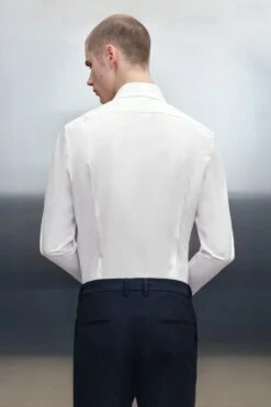 Klassisches Slim Fit Hemd Mit Haifischkragen Weiß -Drykorn Geschäft 888 47 124126 47343 JEDDA 6000 03 338f46d5c019d93e6c5779db8676eba7af184522 720x1080