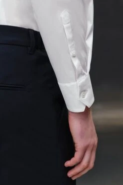 Klassisches Slim Fit Hemd Mit Haifischkragen Weiß -Drykorn Geschäft 888 47 124126 47343 JEDDA 6000 06 d90d73e9ea25fa3974fd327d865a56cf3f8ab4fc 720x1080